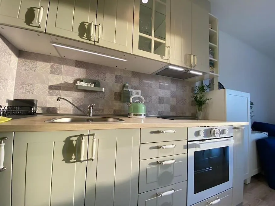 New Studio Apartment In Central Budapest - Free Parking