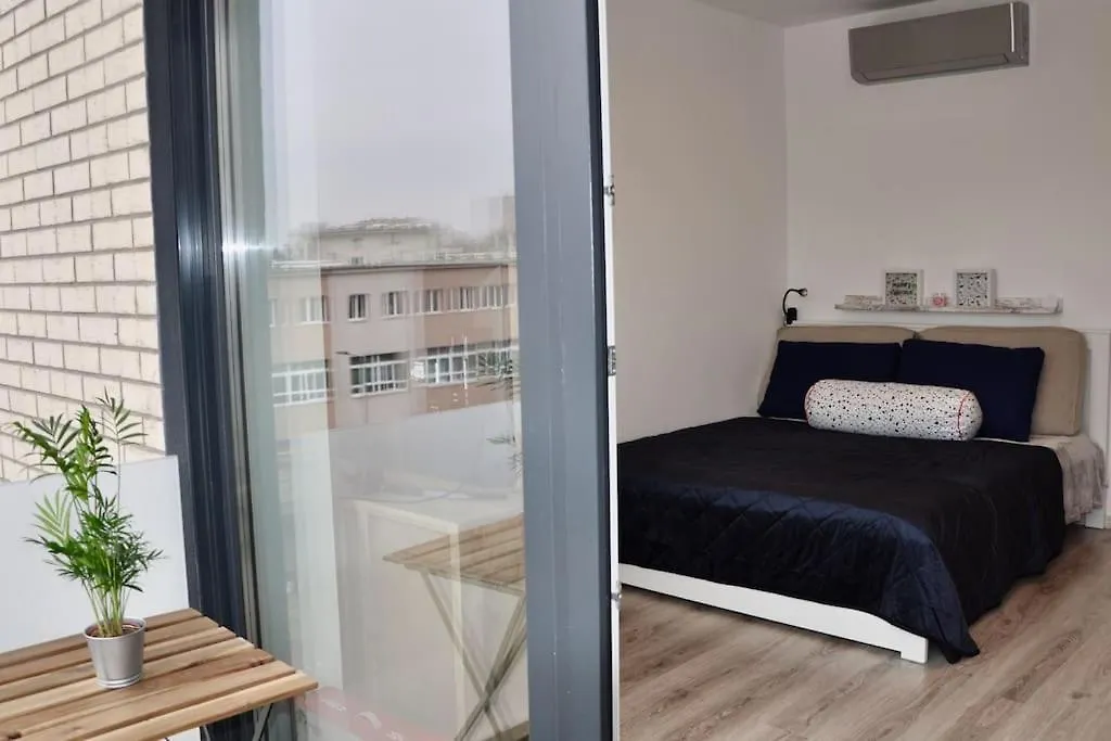 New Studio Apartment In Central Budapest - Free Parking