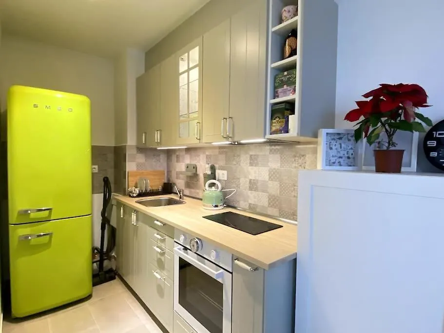 New Studio Apartment In Central Budapest - Free Parking Macaristan