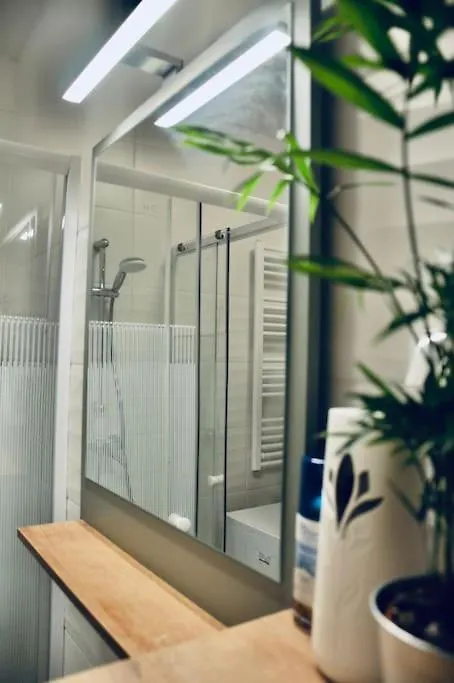 New Studio Apartment In Central Budapest - Free Parking