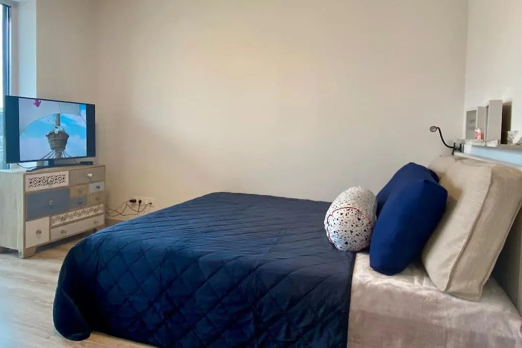 New Studio Apartment In Central Budapest - Free Parking