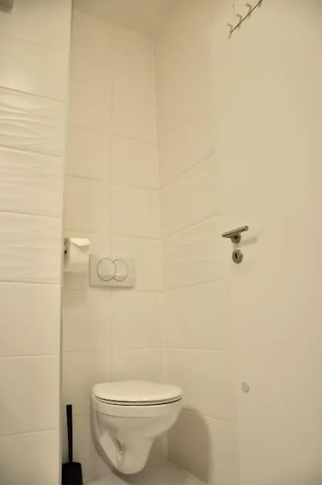 New Studio Apartment In Central Budapest - Free Parking