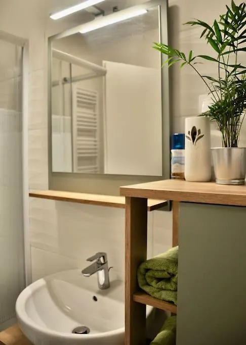 New Studio Apartment In Central Budapest - Free Parking